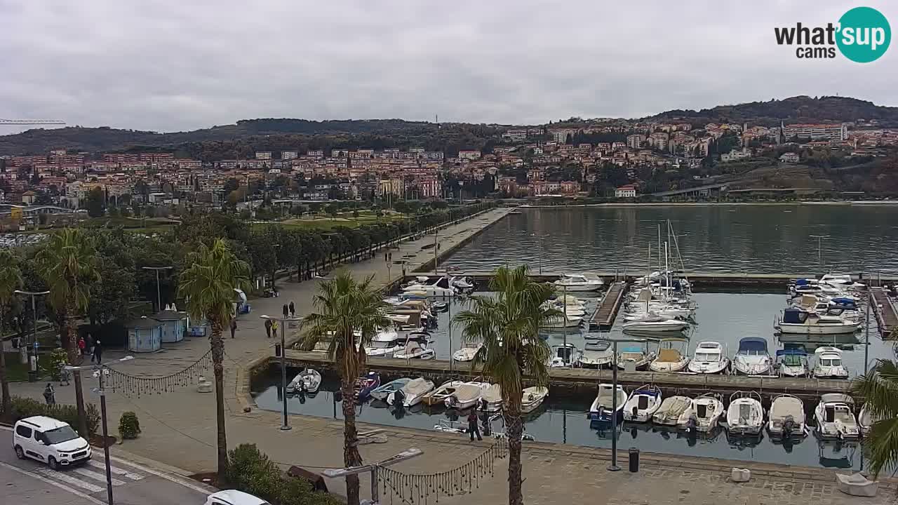 Webcam Koper – Panorama des Jachthafens und der Promenade vom Hotel Grand Koper