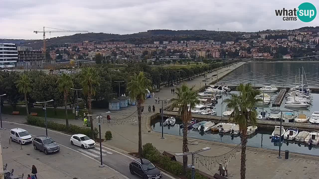 Webcam Koper – Panorama des Jachthafens und der Promenade vom Hotel Grand Koper