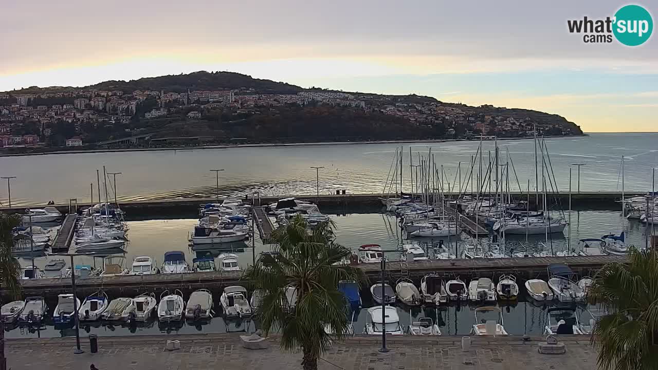 Webcam Koper – Panorama des Jachthafens und der Promenade vom Hotel Grand Koper