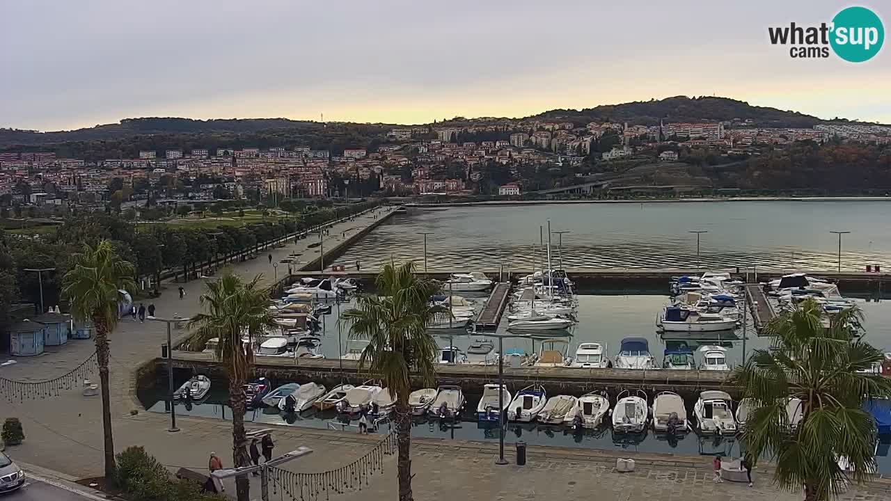 Webcam Koper – Panorama des Jachthafens und der Promenade vom Hotel Grand Koper