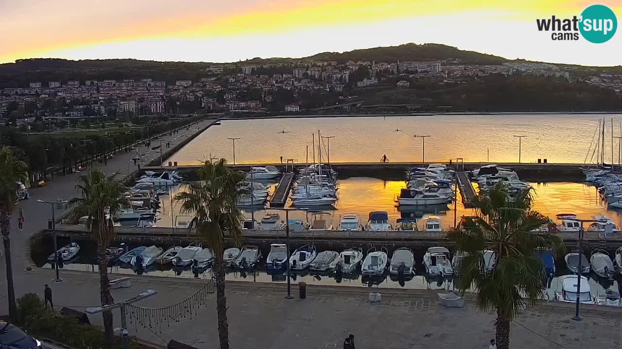 Webcam Koper – Panorama de la marina et de la promenade depuis le Grand Hotel Koper