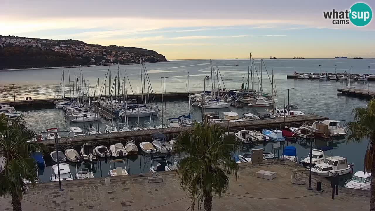 Webcam Koper – Panorama of the marina and promenade from the Grand Hotel Koper