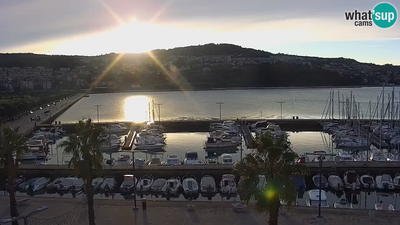 Webcam Koper – Panorama des Jachthafens und der Promenade vom Hotel Grand Koper