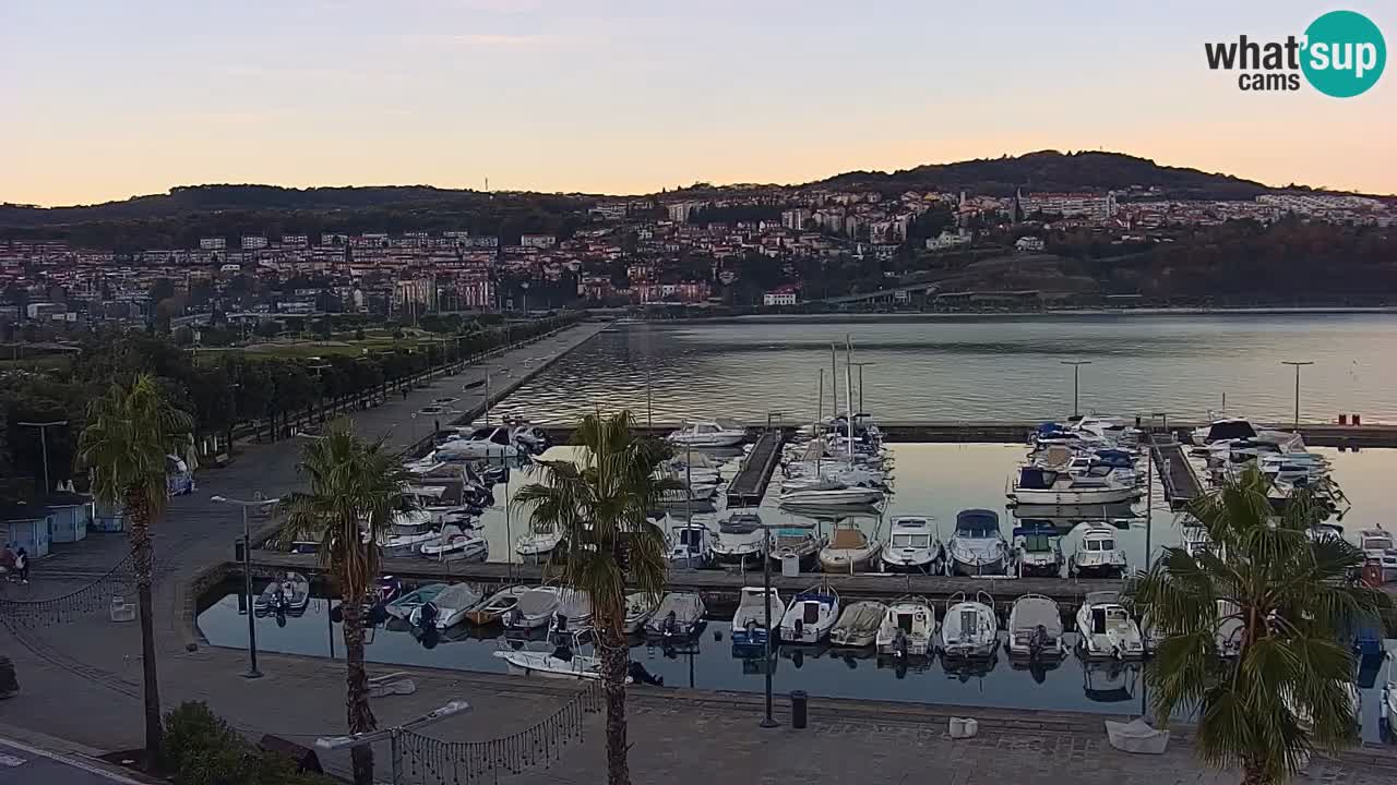 Spletna kamera Koper – Panorama na marino in promenado s Hotela Grand Koper
