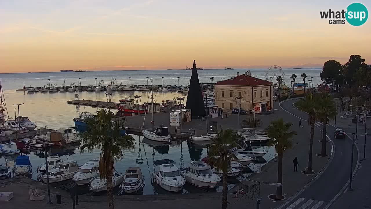 Camera en vivo Koper – puerto deportivo y paseo marítimo desde el Hotel Grand Koper