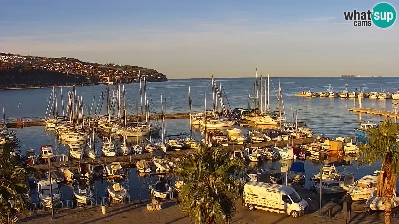 Webcam Koper – Panorama des Jachthafens und der Promenade vom Hotel Grand Koper