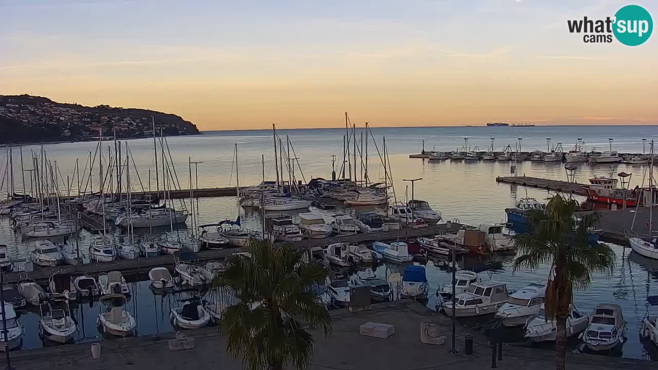 Webcam Koper – Panorama of the marina and promenade from the Grand Hotel Koper