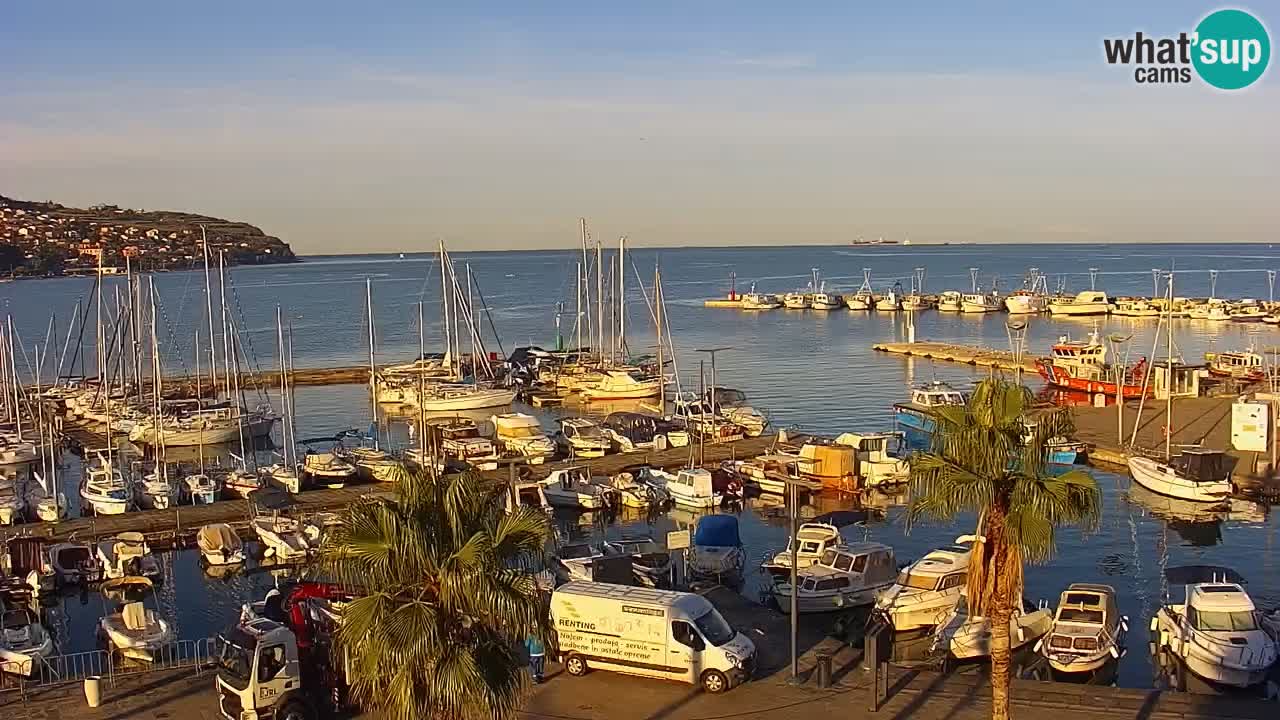 Spletna kamera Koper – Panorama na marino in promenado s Hotela Grand Koper