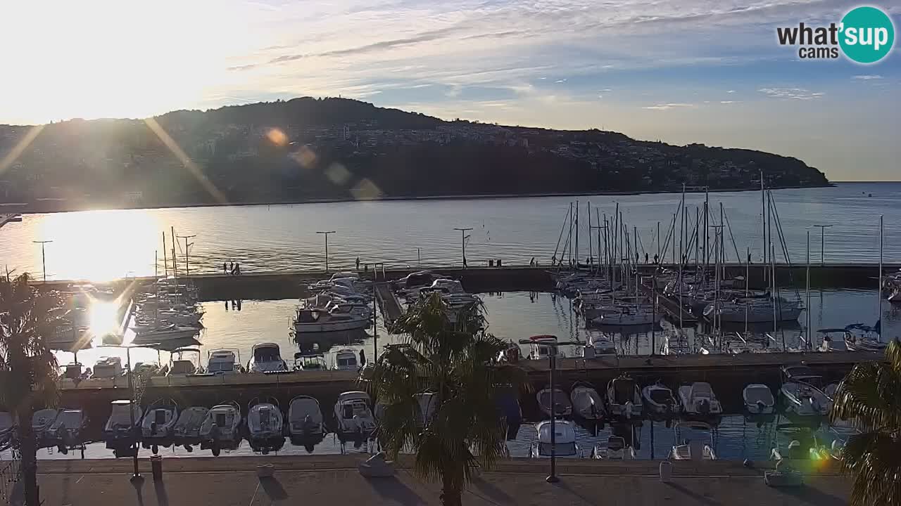 Spletna kamera Koper – Panorama na marino in promenado s Hotela Grand Koper