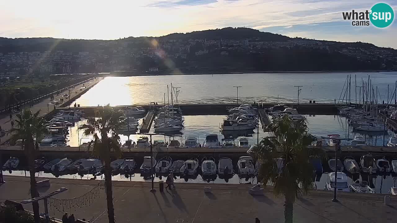 Camera en vivo Koper – puerto deportivo y paseo marítimo desde el Hotel Grand Koper