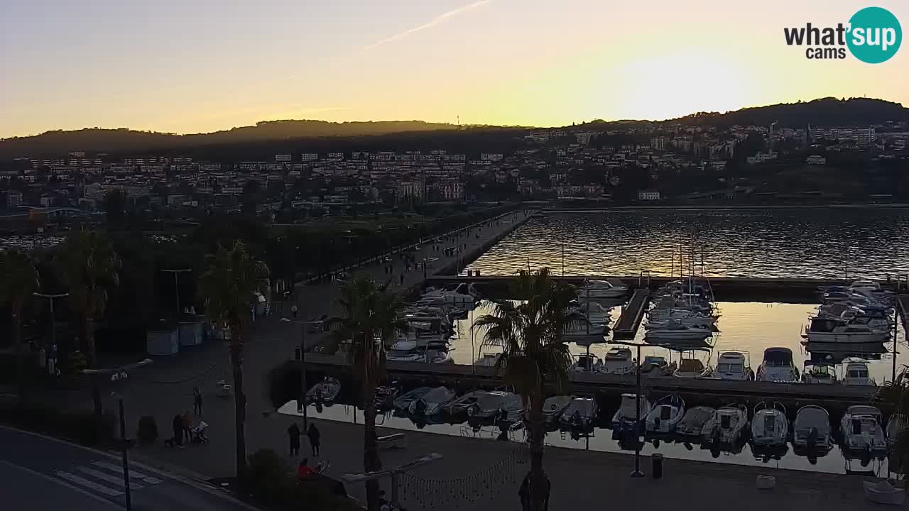 Webcam Koper – Panorama of the marina and promenade from the Grand Hotel Koper