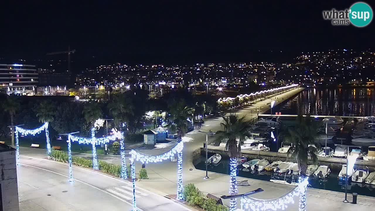 Spletna kamera Luka Koper v živo – Potniški terminal in tovorno pristanišče – Slovenija