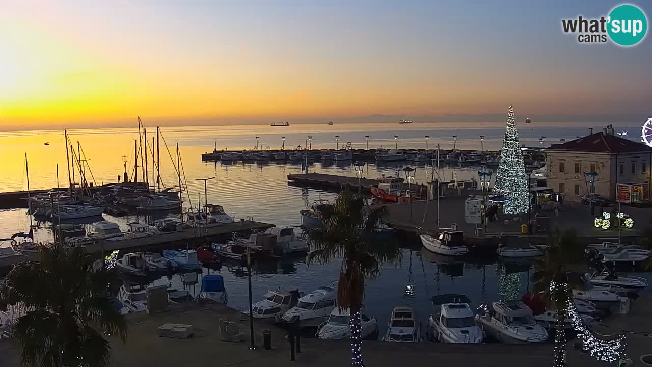 Spletna kamera Koper – Panorama na marino in promenado s Hotela Grand Koper