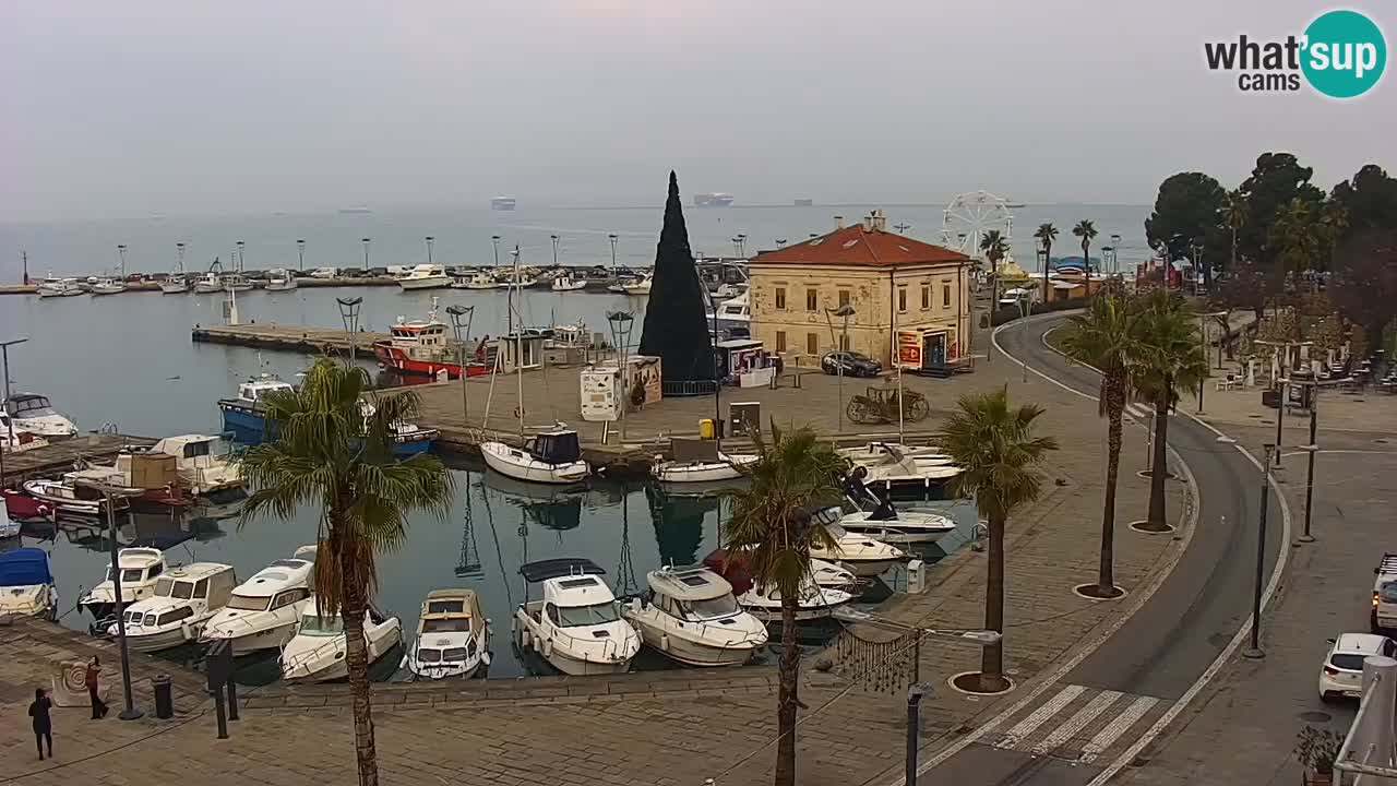 Webcam Koper – Panorama des Jachthafens und der Promenade vom Hotel Grand Koper