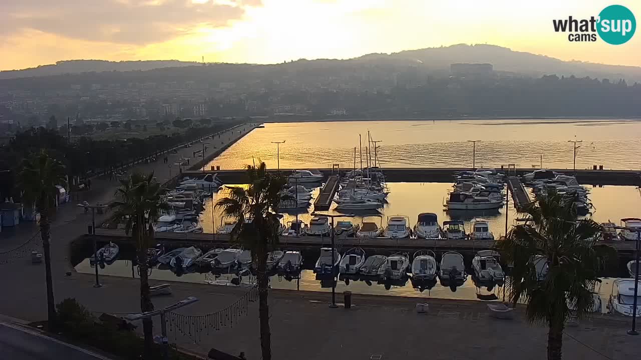 Spletna kamera Koper – Panorama na marino in promenado s Hotela Grand Koper