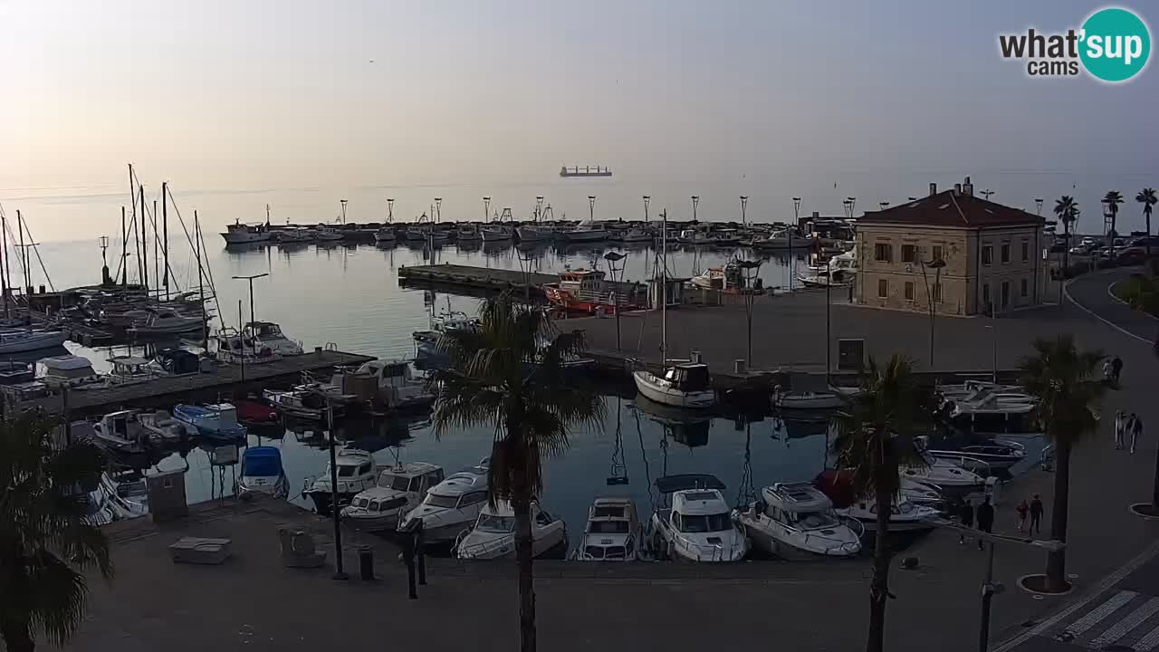 Webcam Koper – Panorama des Jachthafens und der Promenade vom Hotel Grand Koper