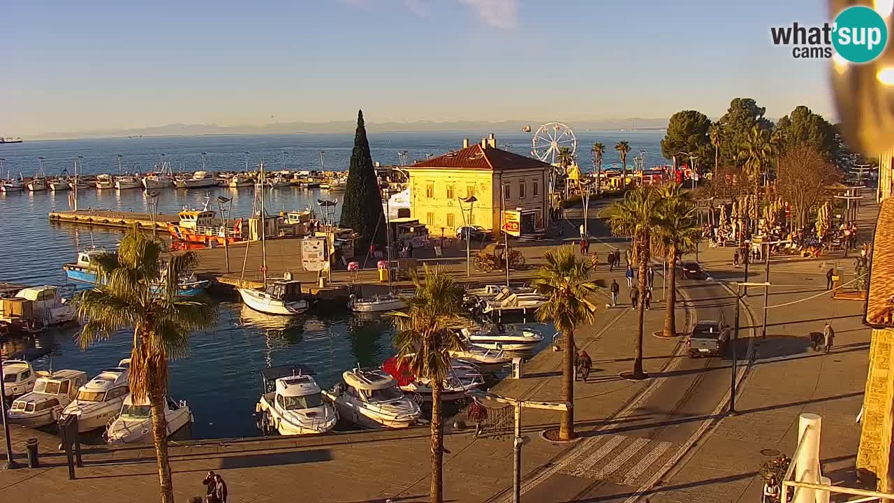 Webcam Koper – Panorama of the marina and promenade from the Grand Hotel Koper