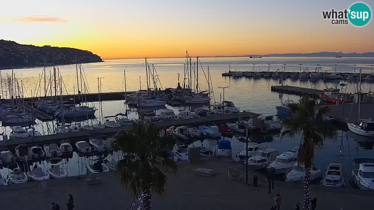 Webcam Koper – Panorama of the marina and promenade from the Grand Hotel Koper