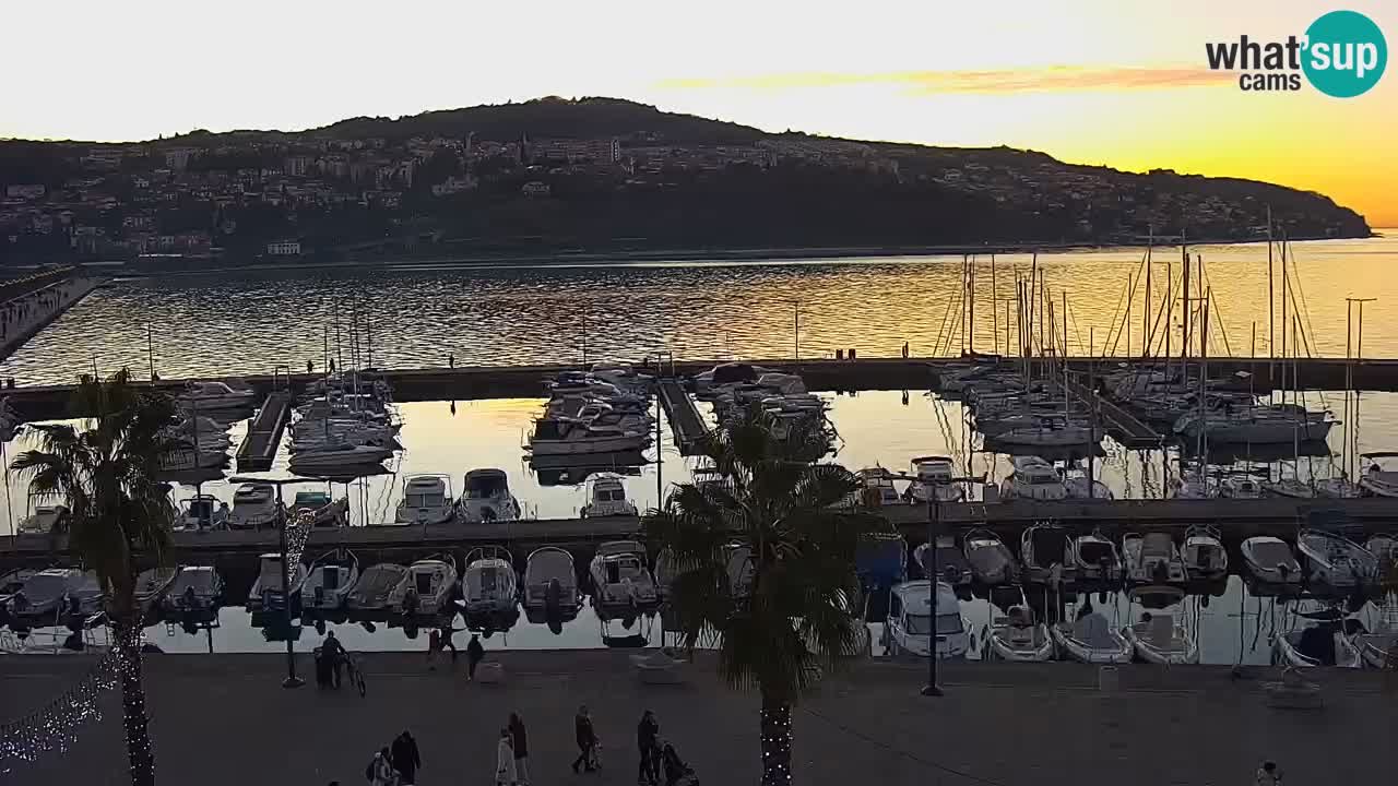 Webcam Koper – Panorama des Jachthafens und der Promenade vom Hotel Grand Koper