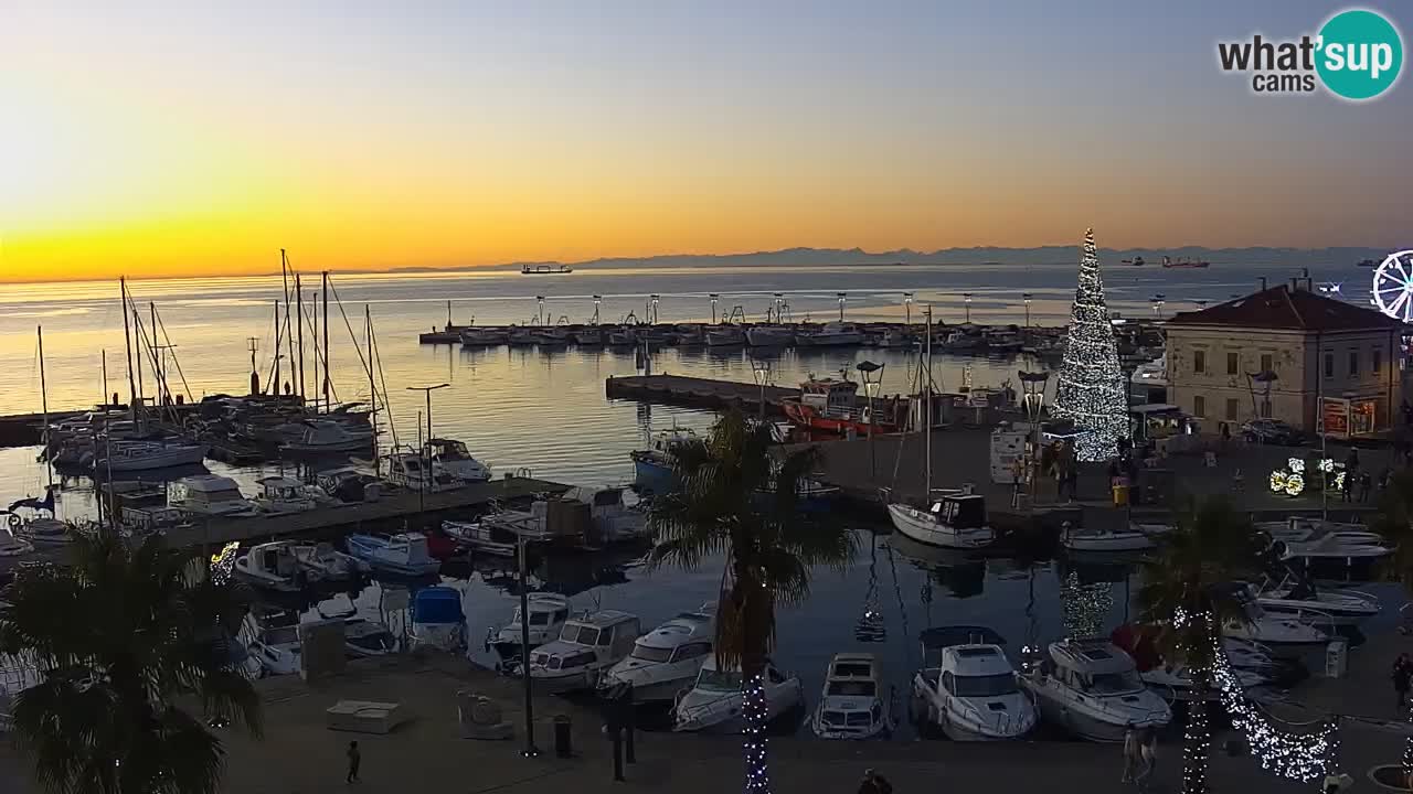 Webcam Koper – Panorama des Jachthafens und der Promenade vom Hotel Grand Koper