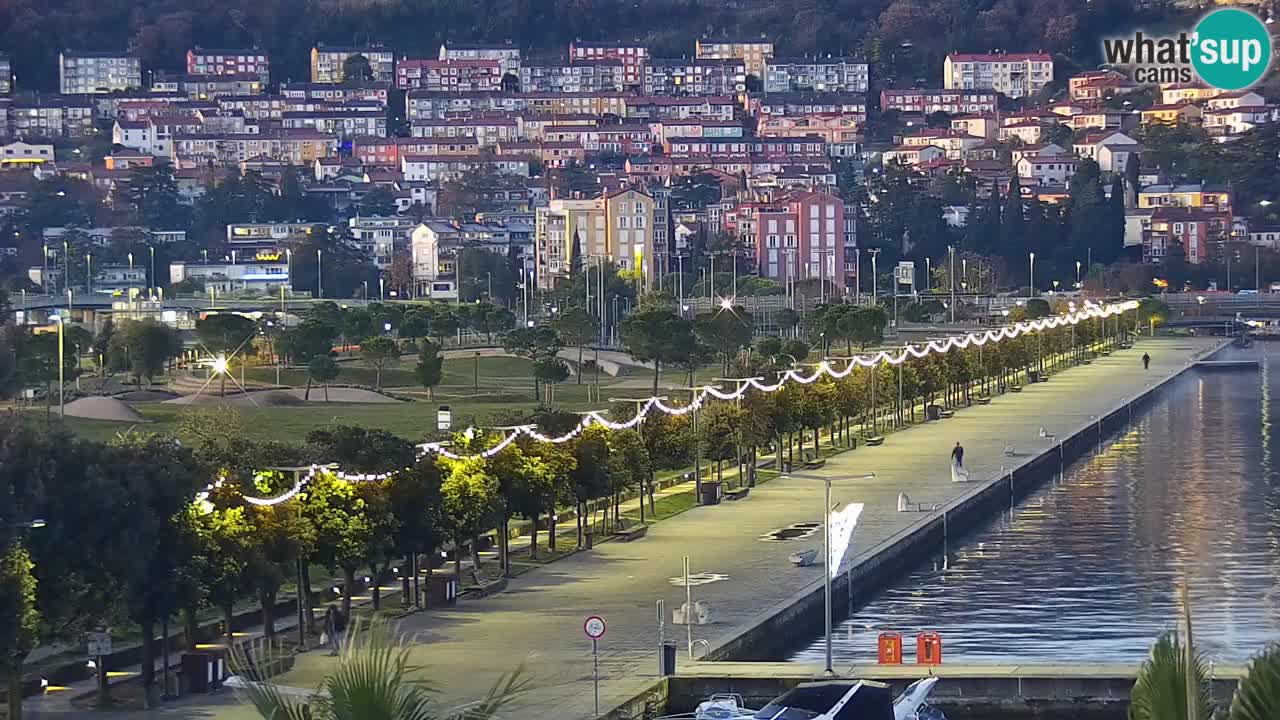 Camera en vivo Koper – puerto deportivo y paseo marítimo desde el Hotel Grand Koper