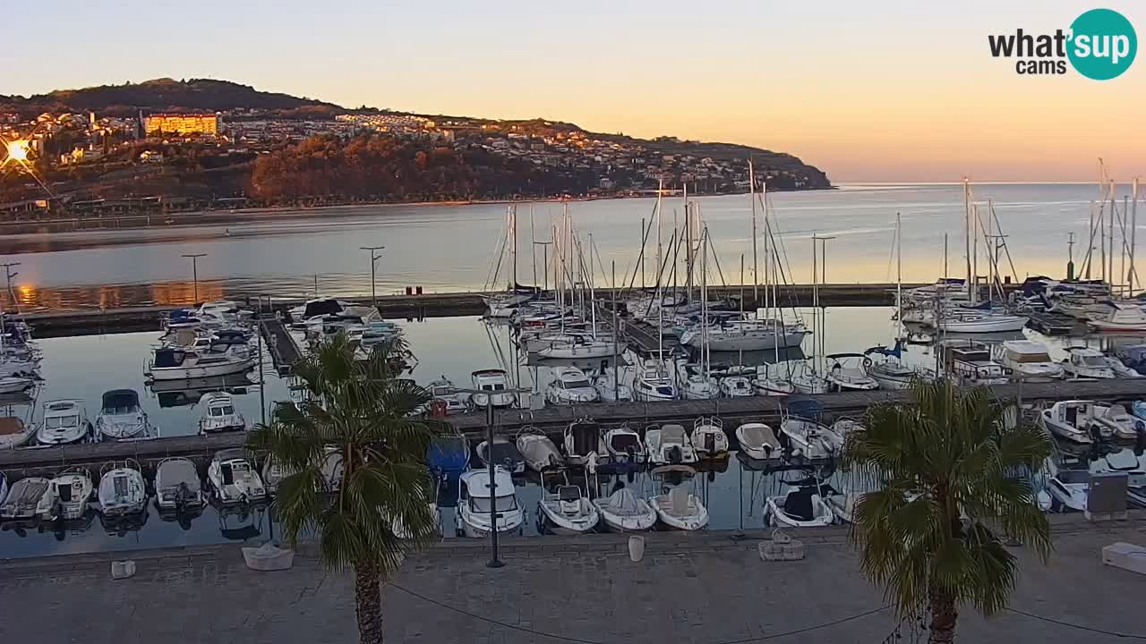 Camera en vivo Koper – puerto deportivo y paseo marítimo desde el Hotel Grand Koper