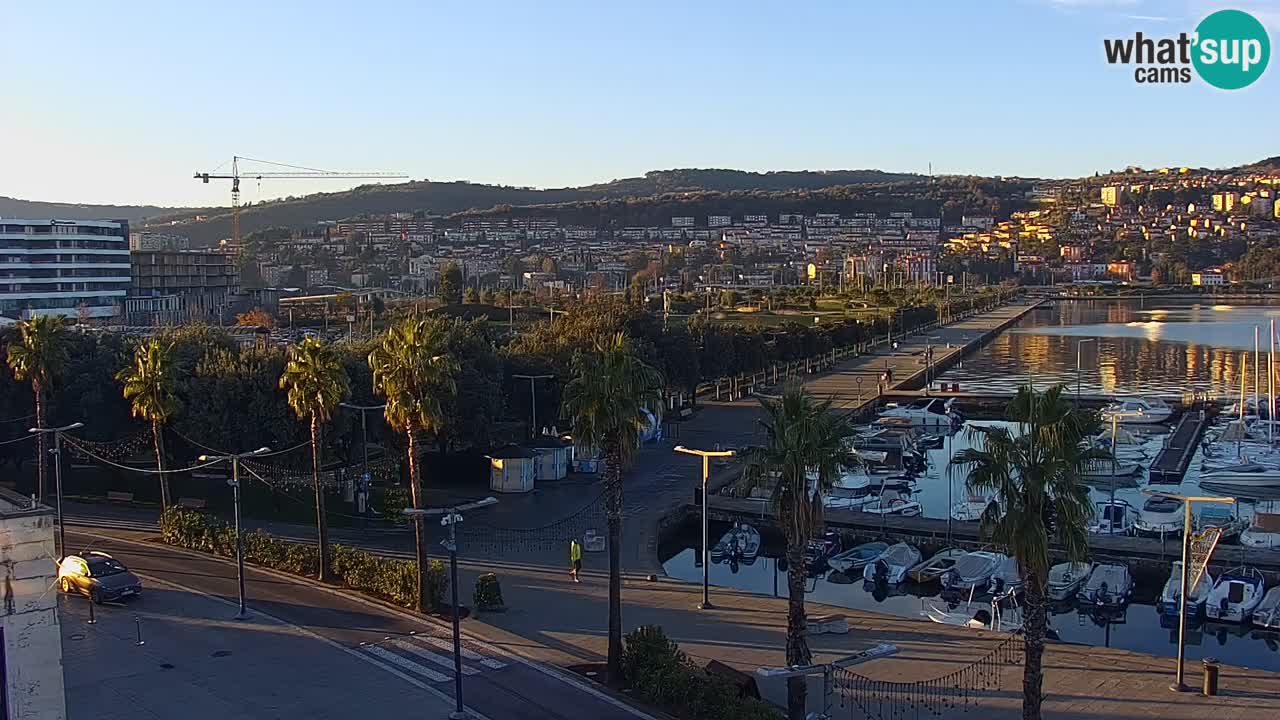 Spletna kamera Koper – Panorama na marino in promenado s Hotela Grand Koper