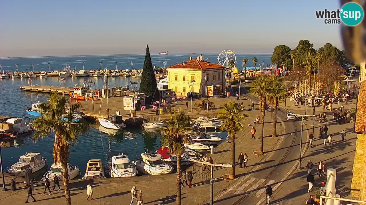 Webcam Koper – Panorama des Jachthafens und der Promenade vom Hotel Grand Koper