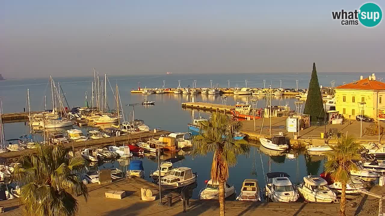 Webcam Koper – Panorama des Jachthafens und der Promenade vom Hotel Grand Koper