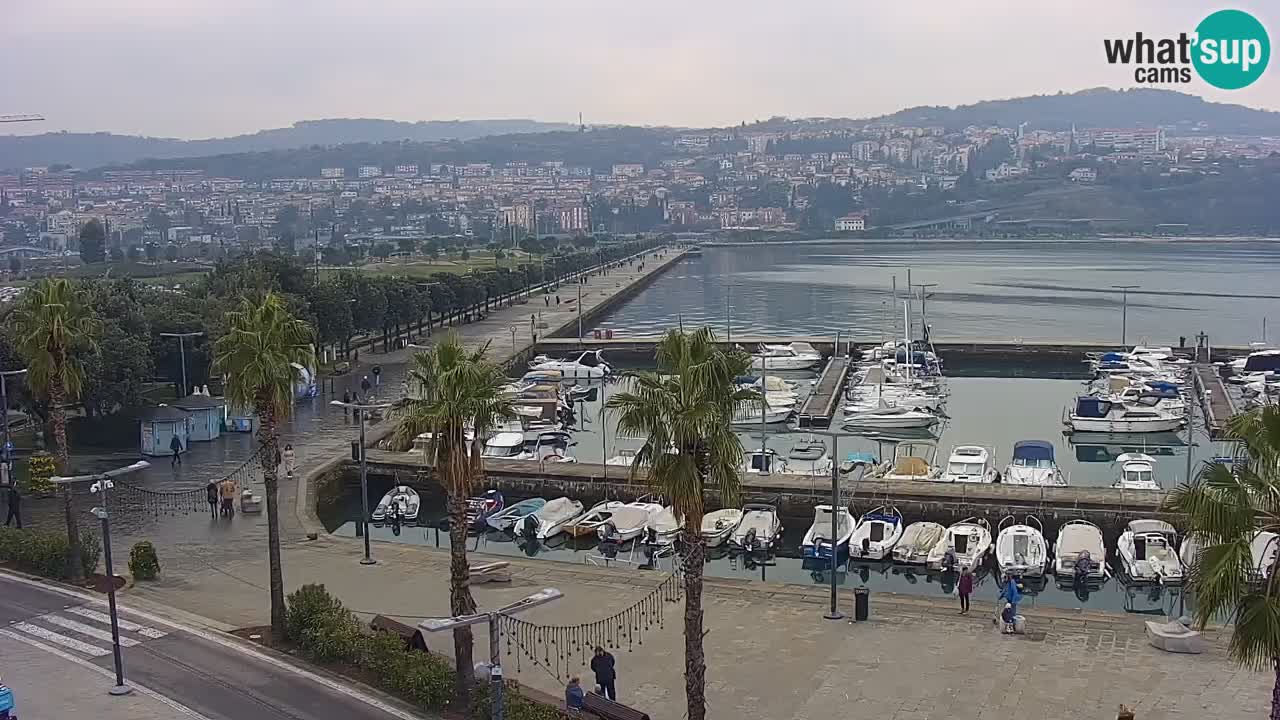 Webcam Koper – Panorama des Jachthafens und der Promenade vom Hotel Grand Koper