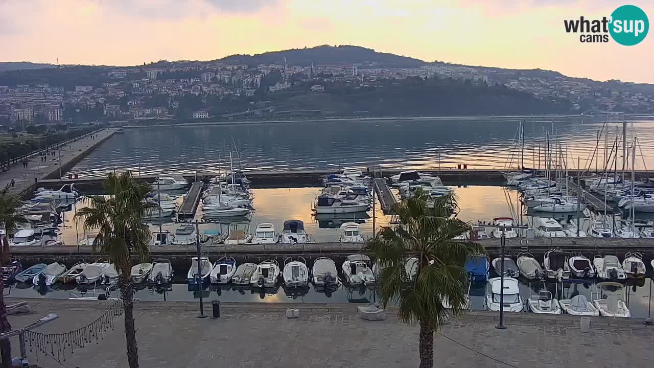 Camera en vivo Koper – puerto deportivo y paseo marítimo desde el Hotel Grand Koper