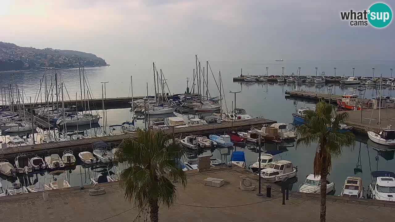 Webcam Koper – Panorama des Jachthafens und der Promenade vom Hotel Grand Koper