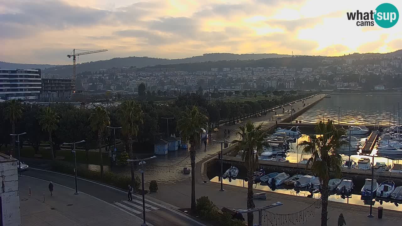 Webcam Koper – Panorama of the marina and promenade from the Grand Hotel Koper