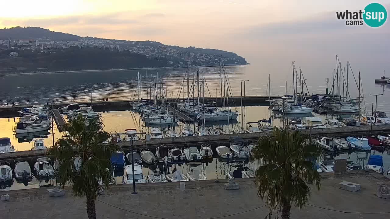 Webcam Koper – Panorama of the marina and promenade from the Grand Hotel Koper