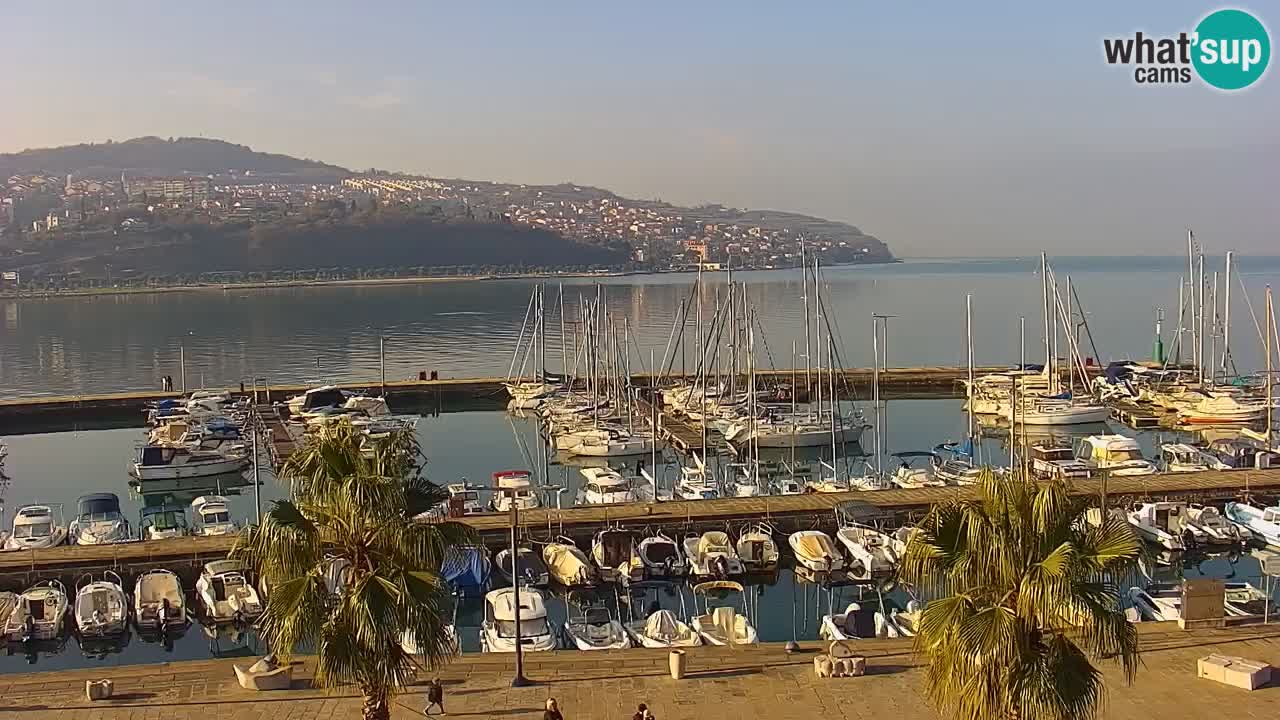 Webcam Koper – Panorama des Jachthafens und der Promenade vom Hotel Grand Koper