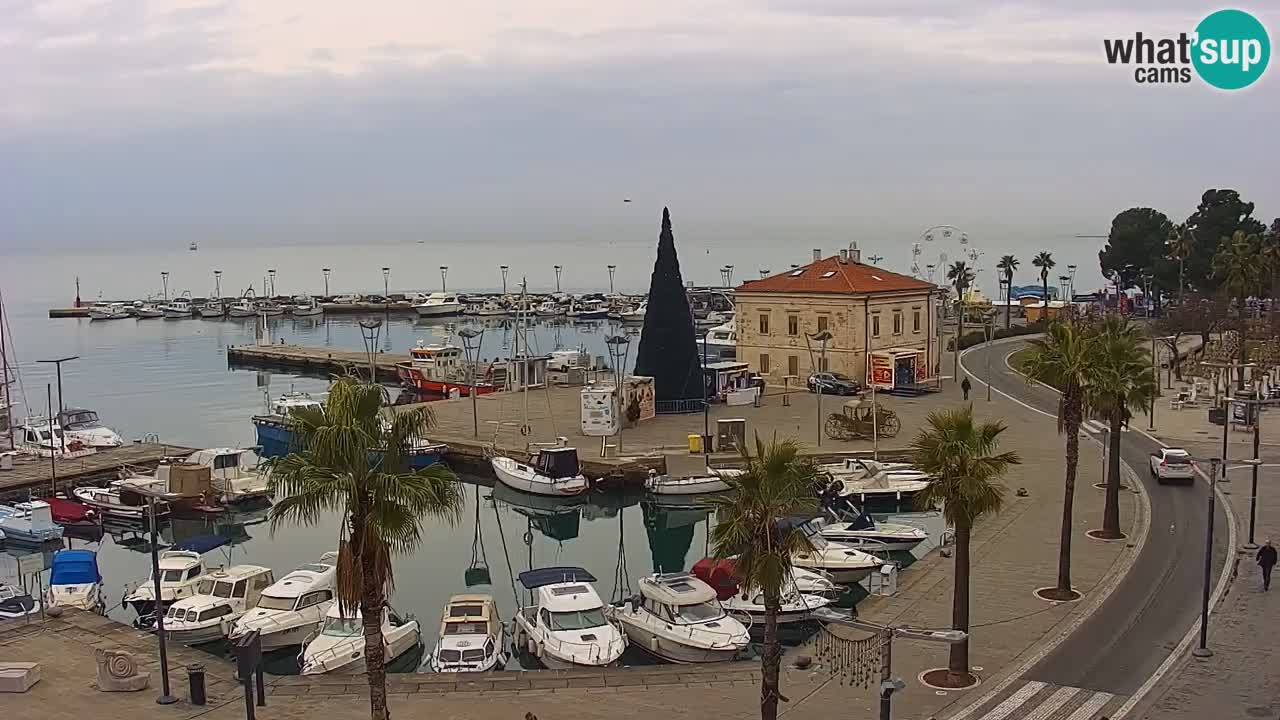 Webcam Koper – Panorama des Jachthafens und der Promenade vom Hotel Grand Koper