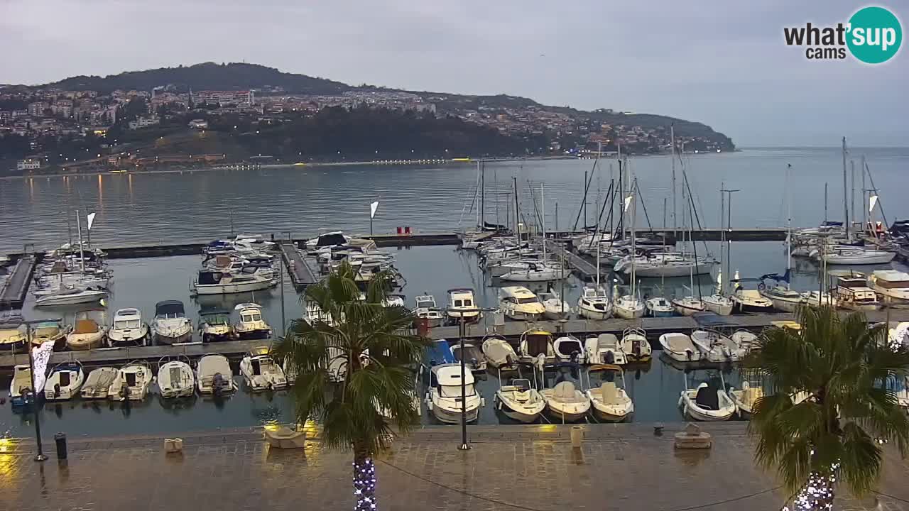 Webcam Koper – Panorama des Jachthafens und der Promenade vom Hotel Grand Koper