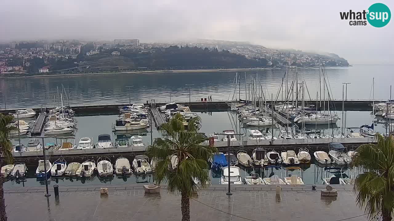 Webcam Koper – Panorama des Jachthafens und der Promenade vom Hotel Grand Koper