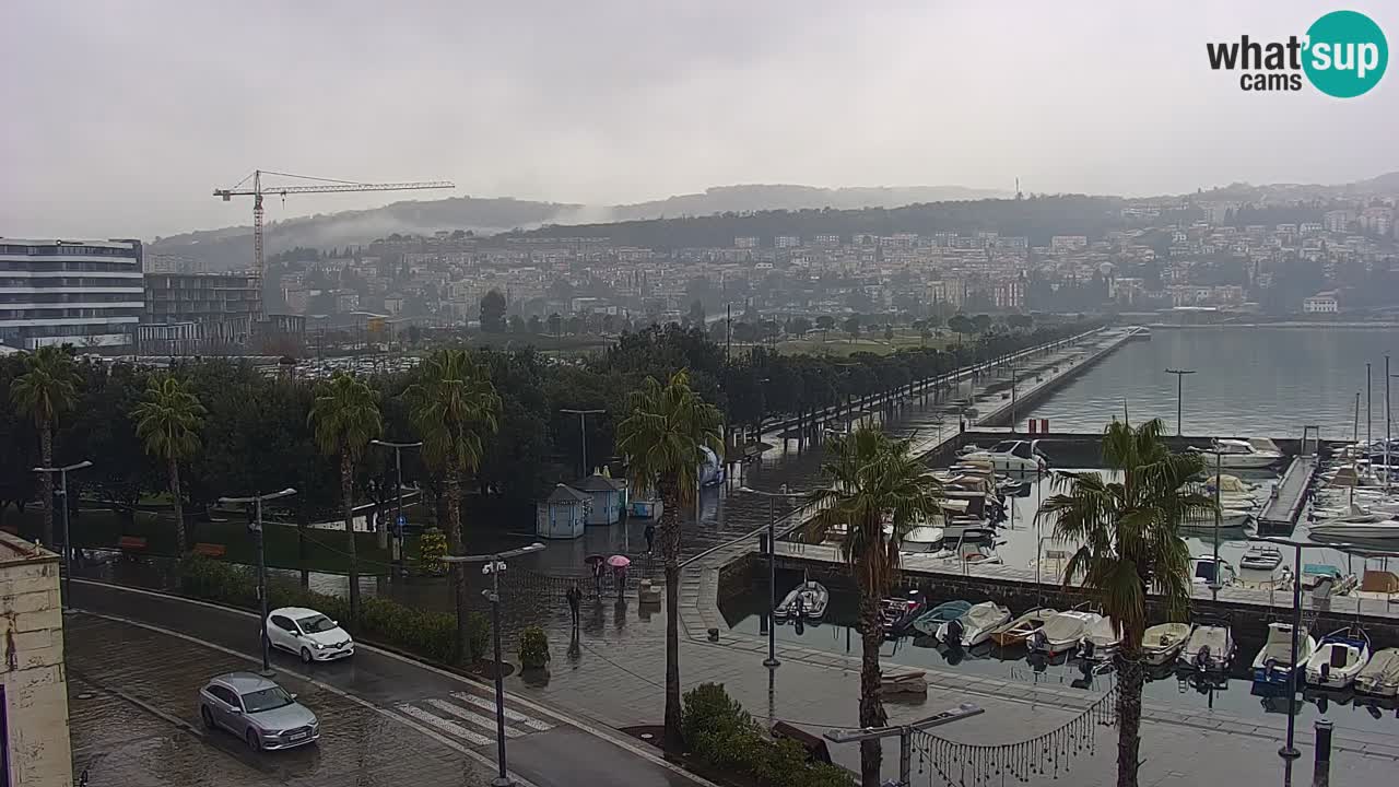 Webcam Koper – Panorama des Jachthafens und der Promenade vom Hotel Grand Koper