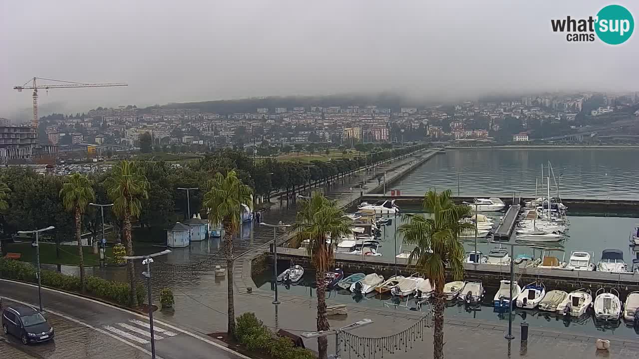 Luka Kopar uživo web kamera – Turistički terminal i teretna luka – Slovenija
