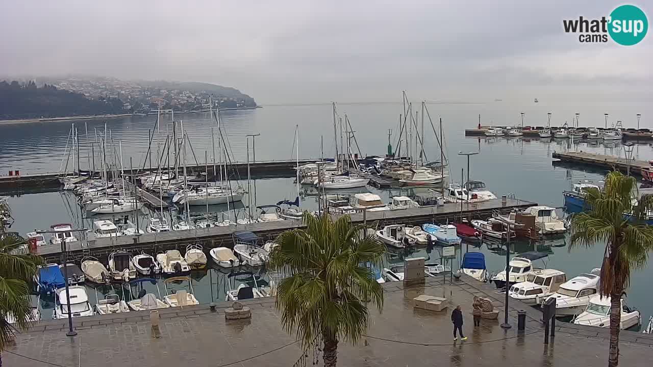 Webcam Koper – Panorama des Jachthafens und der Promenade vom Hotel Grand Koper