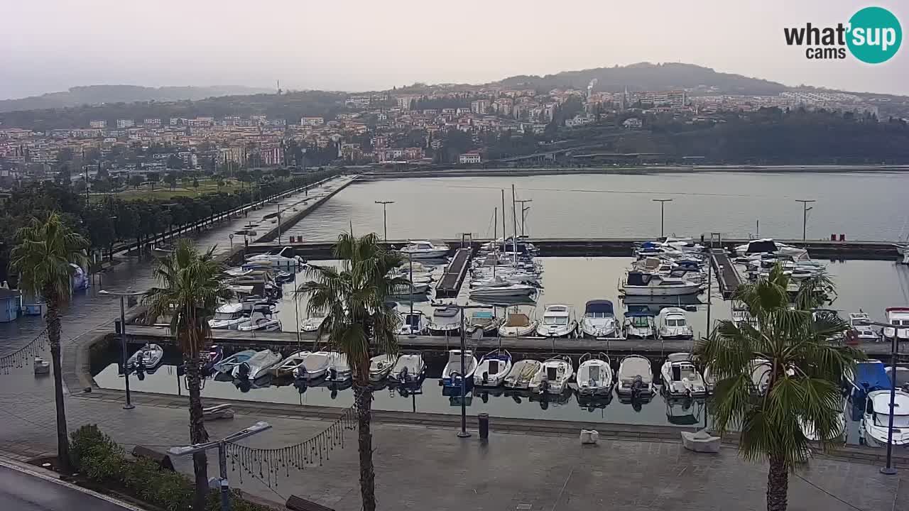 Webcam Koper – Panorama des Jachthafens und der Promenade vom Hotel Grand Koper