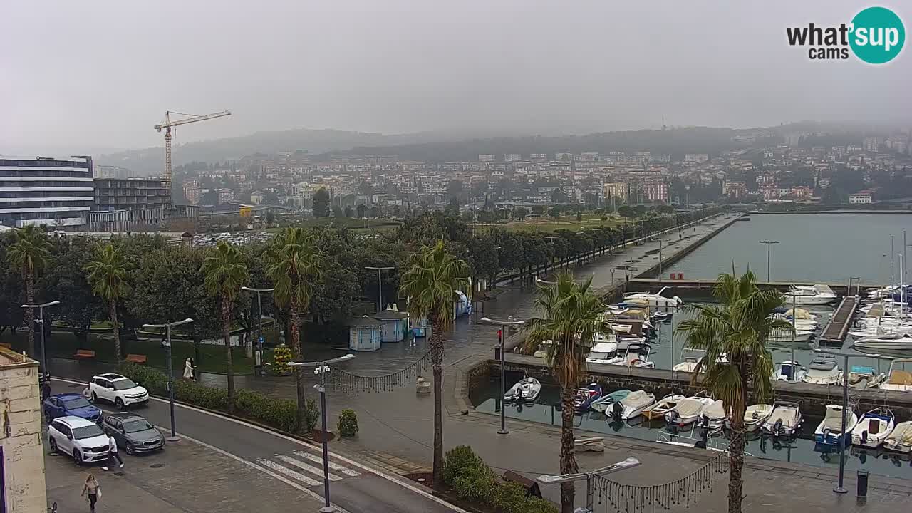 Webcam Koper – Panorama des Jachthafens und der Promenade vom Hotel Grand Koper