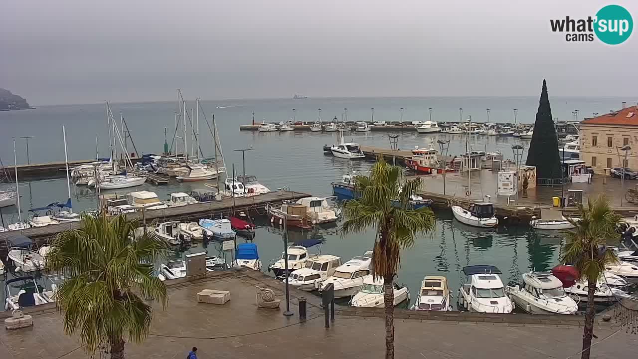 Webcam Koper – Panorama des Jachthafens und der Promenade vom Hotel Grand Koper