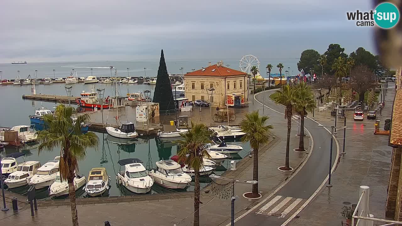 Webcam Koper – Panorama des Jachthafens und der Promenade vom Hotel Grand Koper