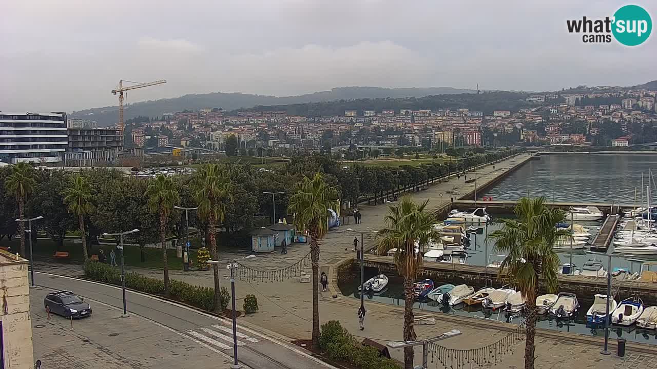 Spletna kamera Koper – Panorama na marino in promenado s Hotela Grand Koper
