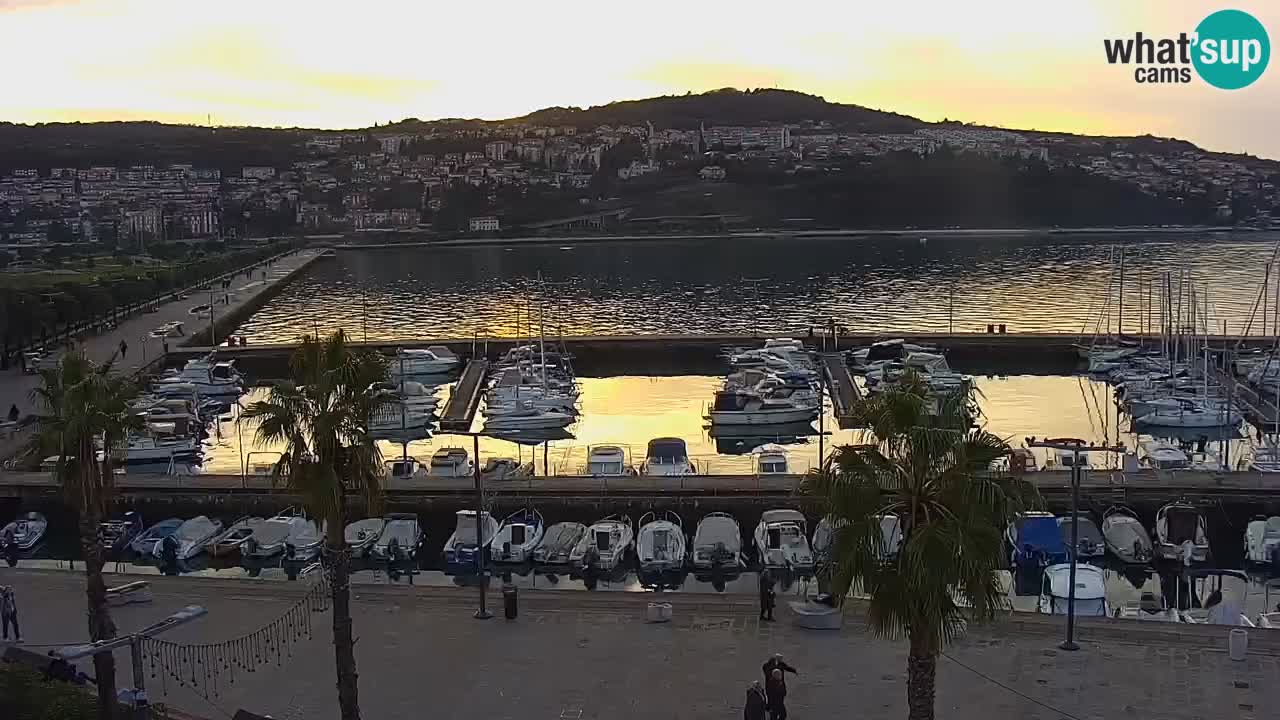 Spletna kamera Koper – Panorama na marino in promenado s Hotela Grand Koper