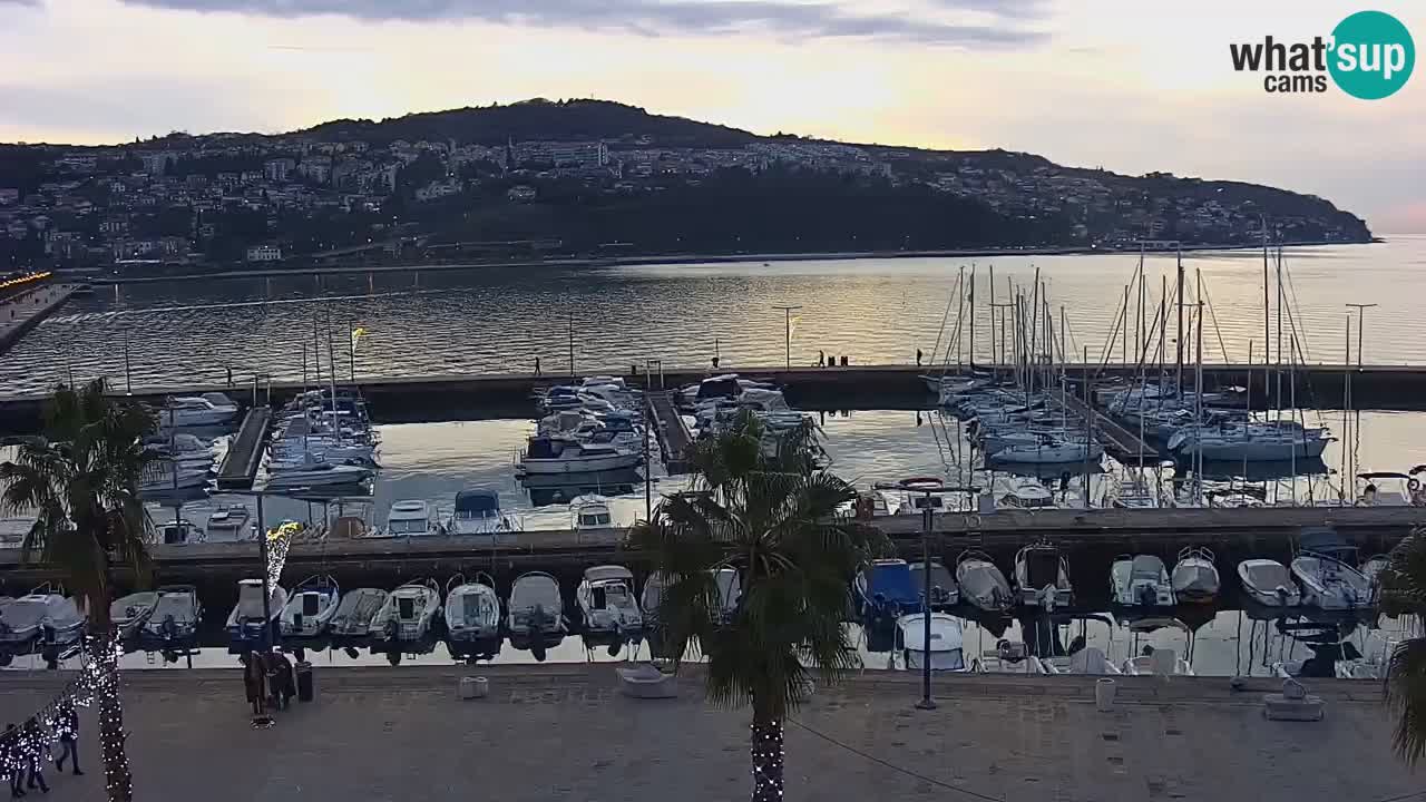 Camera en vivo Koper – puerto deportivo y paseo marítimo desde el Hotel Grand Koper