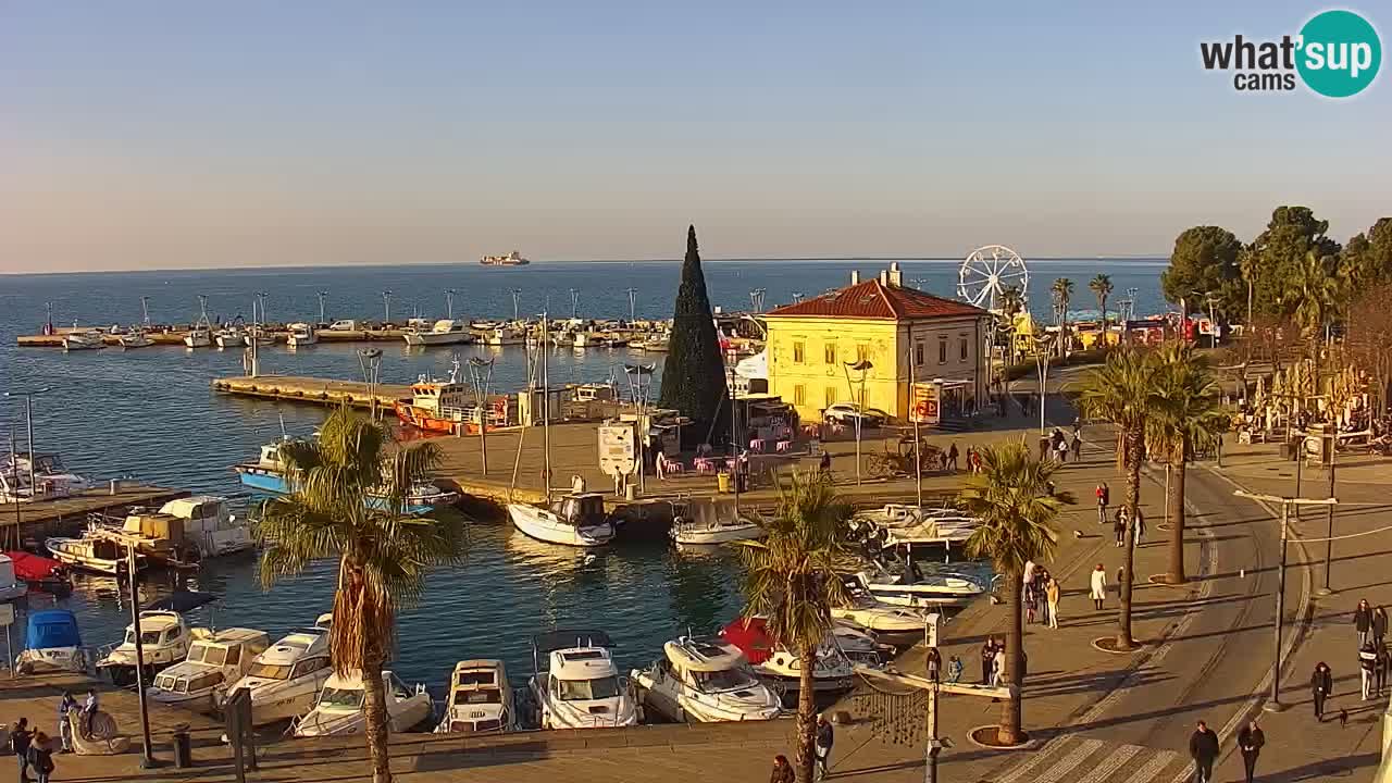 Spletna kamera Koper – Panorama na marino in promenado s Hotela Grand Koper