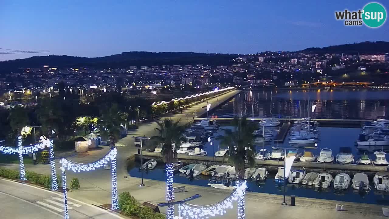Webcam Koper – Panorama des Jachthafens und der Promenade vom Hotel Grand Koper